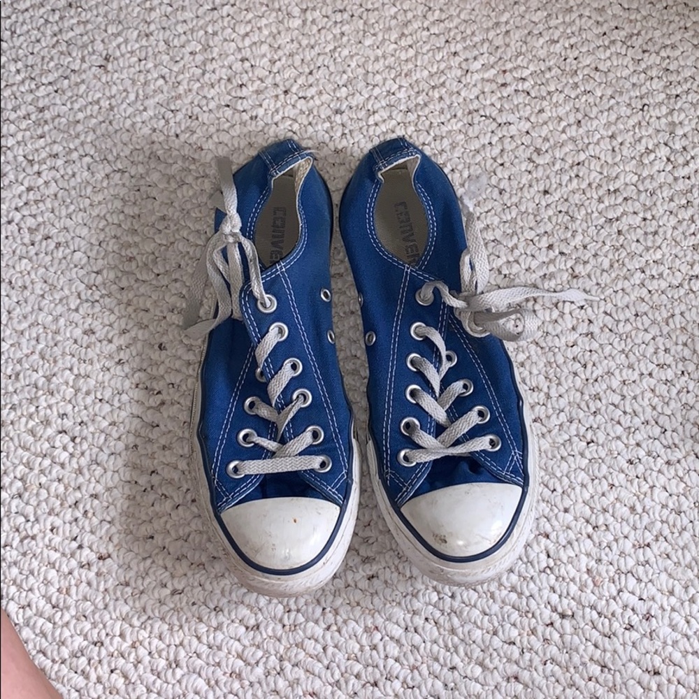 Converse low top blue shoes!